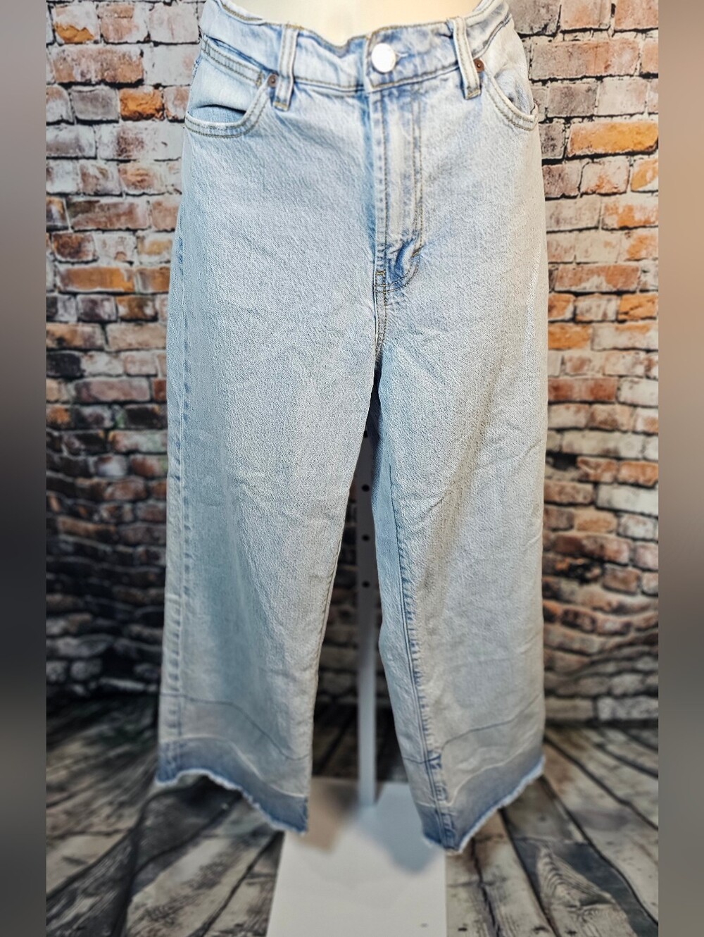 Habitual Women's Wide Leg Crop Jeans Size 28 Light Wash Raw Hem High Rise
